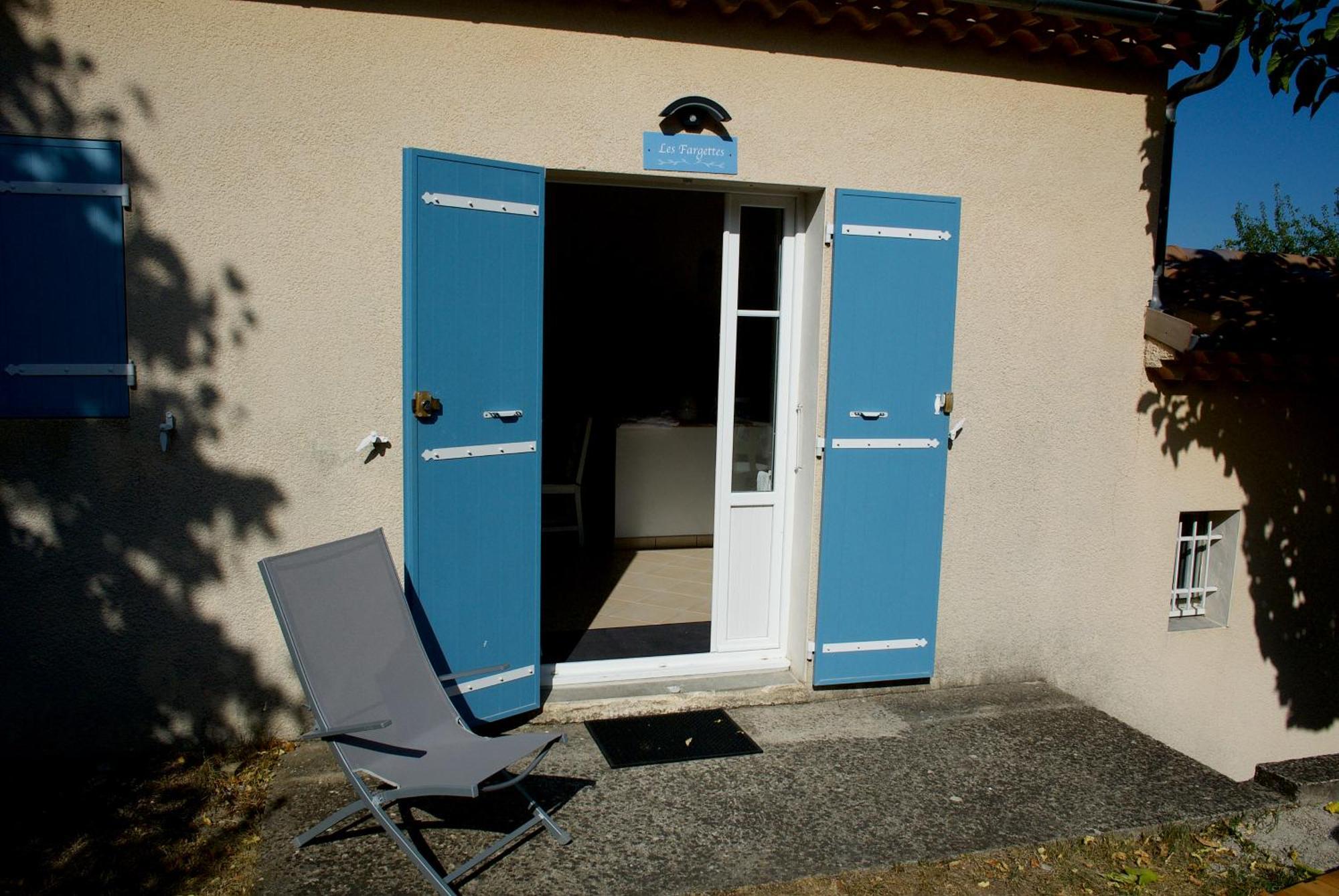 LES FARGETTES - charmante petite maison avec jardin - 2 pièces à Privas Exterior foto